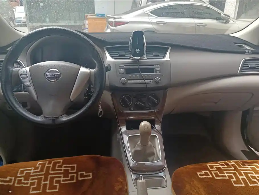 NISSAN SYLPHY 2013