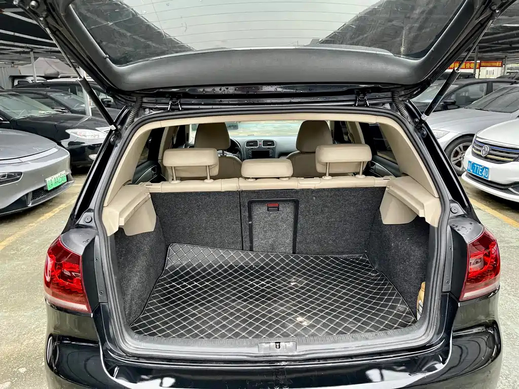 VOLKSWAGEN GOLF 2011