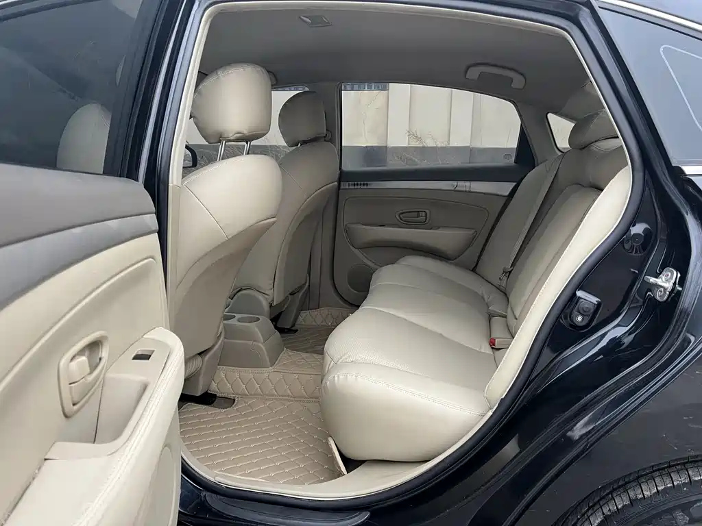 NISSAN SYLPHY 2014