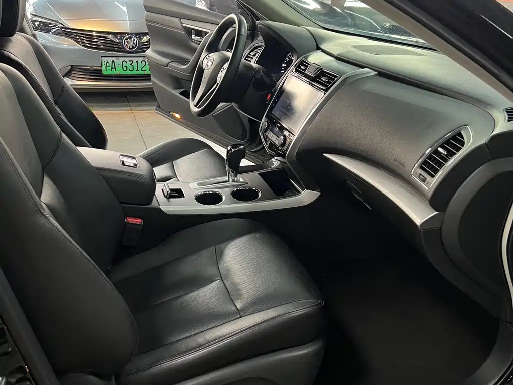 NISSAN TEANA 2018