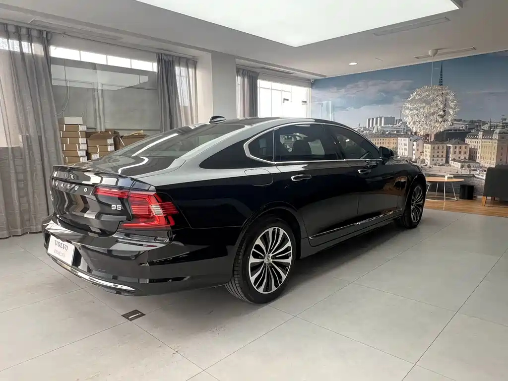 VOLVO S90 2022
