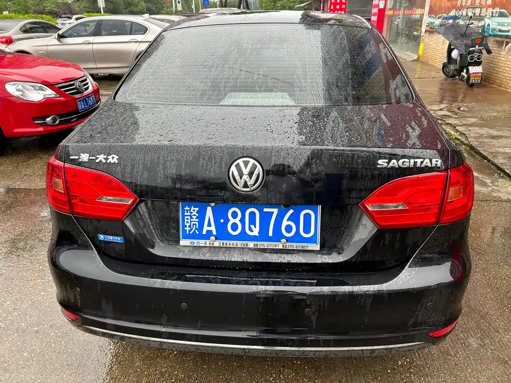 VOLKSWAGEN SAGITAR 2012