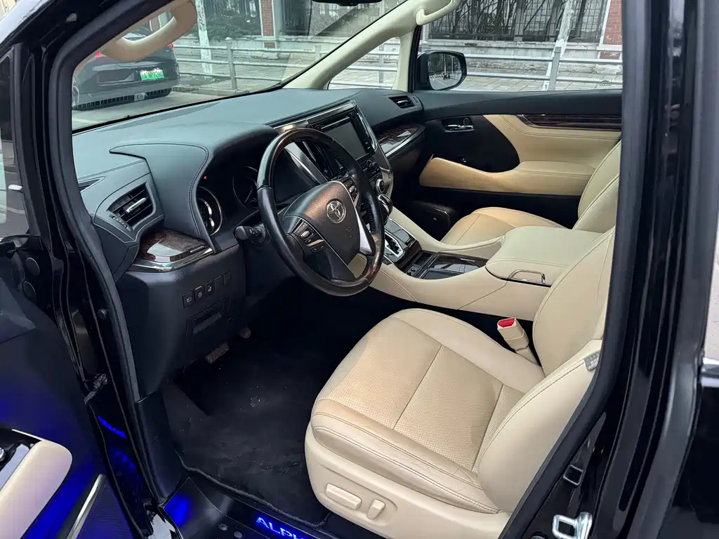 TOYOTA ALPHARD 2018