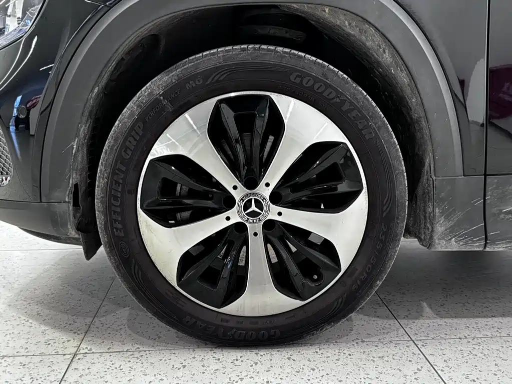 MERCEDES BENZ GLB 2023