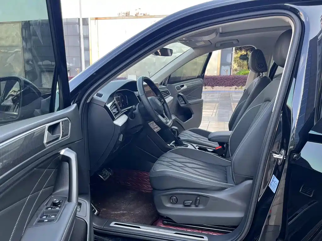 VOLKSWAGEN TIGUAN L 2022