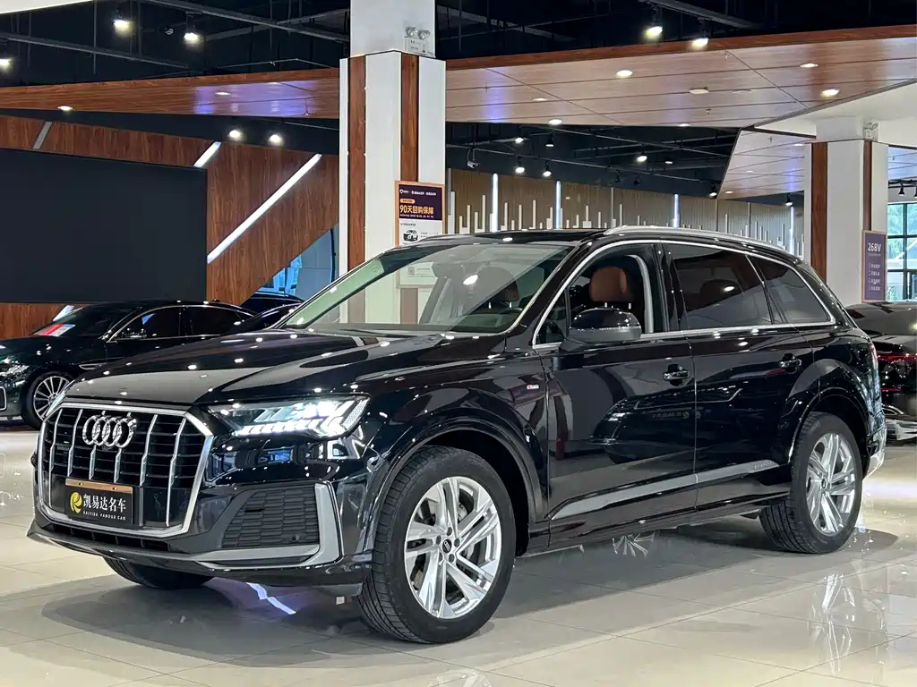 AUDI Q7 2021