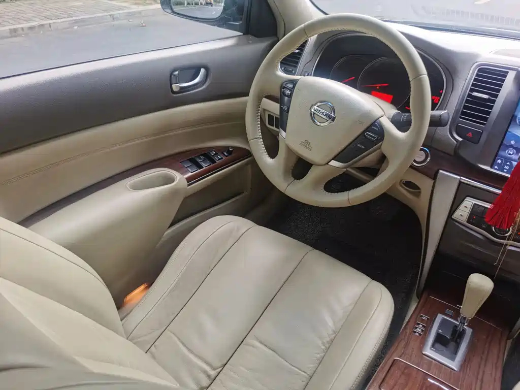 NISSAN TEANA 2010
