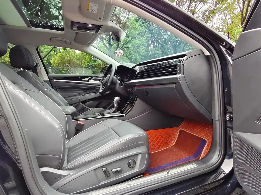 VOLKSWAGEN PASSAT 2022