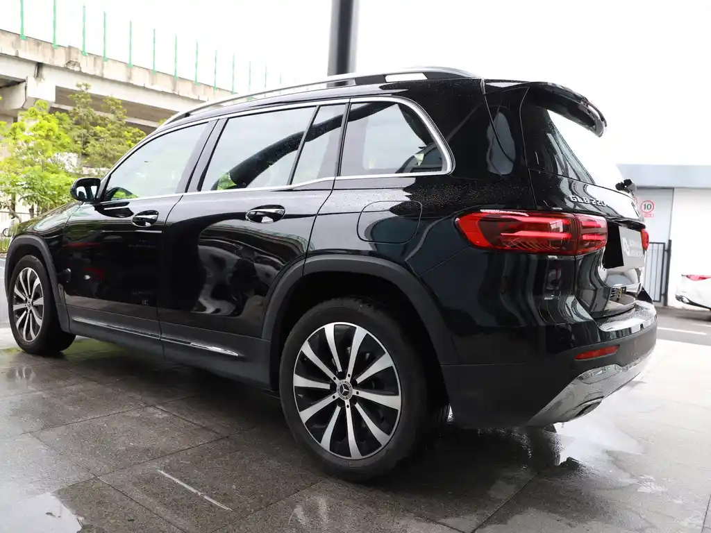 MERCEDES BENZ GLB 2024