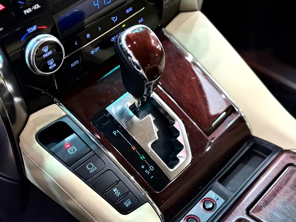 TOYOTA ALPHARD 2017