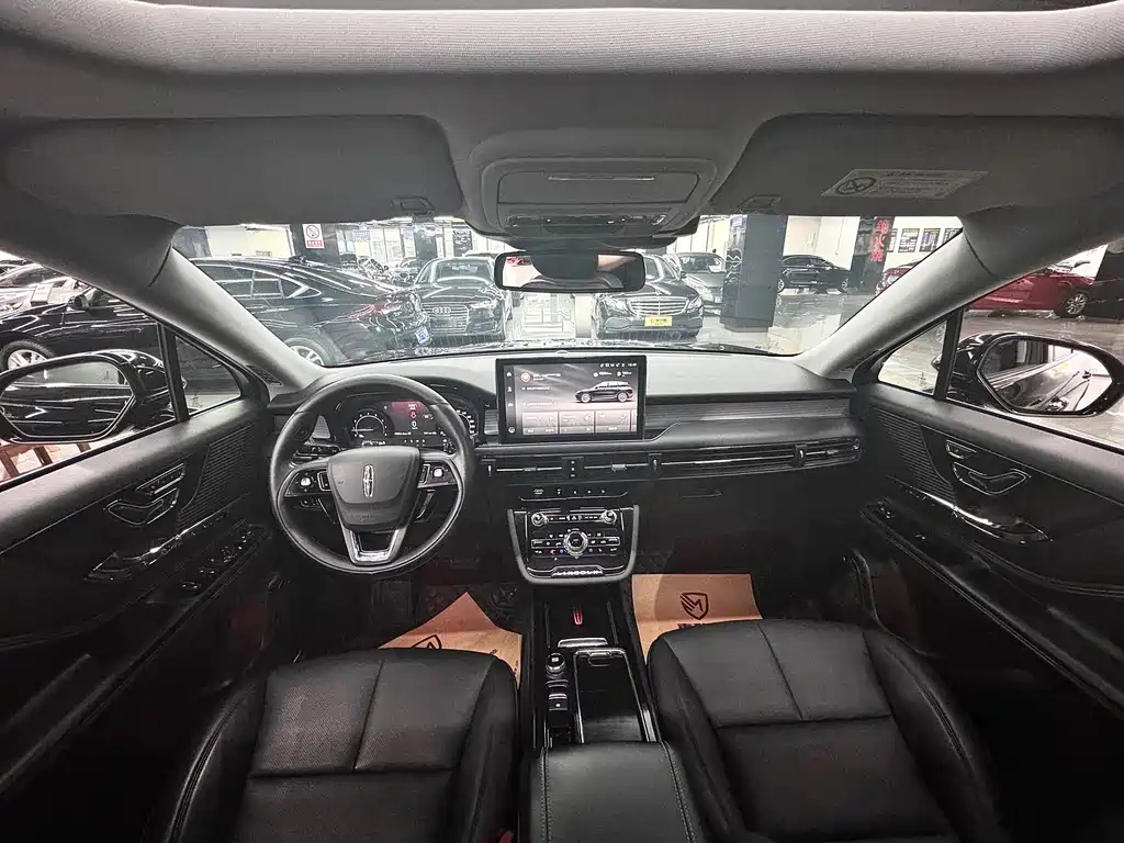 LINCOLN ADVENTURER 2020