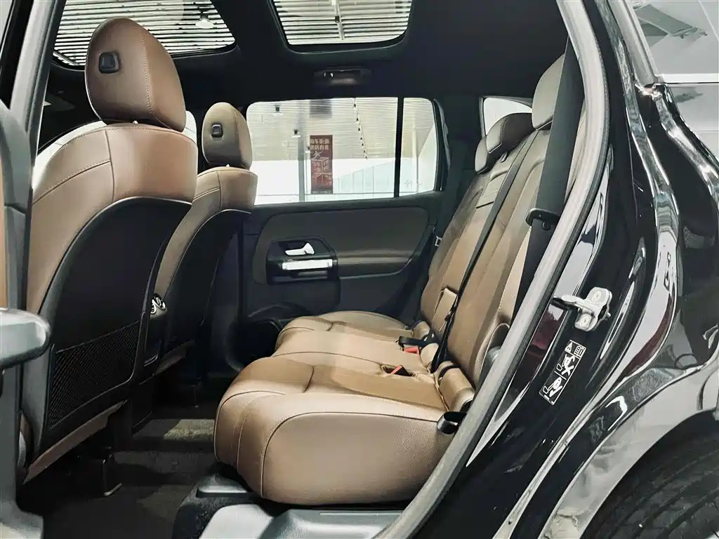 MERCEDES BENZ GLB 2024