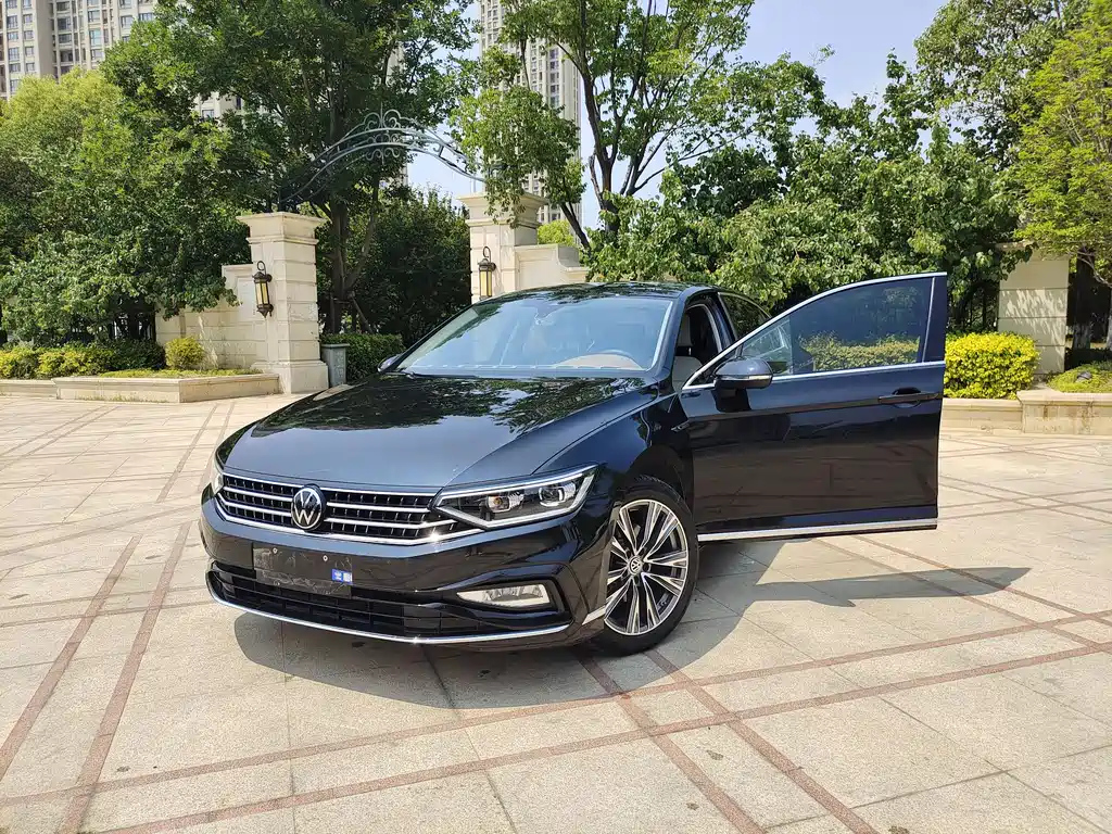 VOLKSWAGEN MAGOTAN 2023