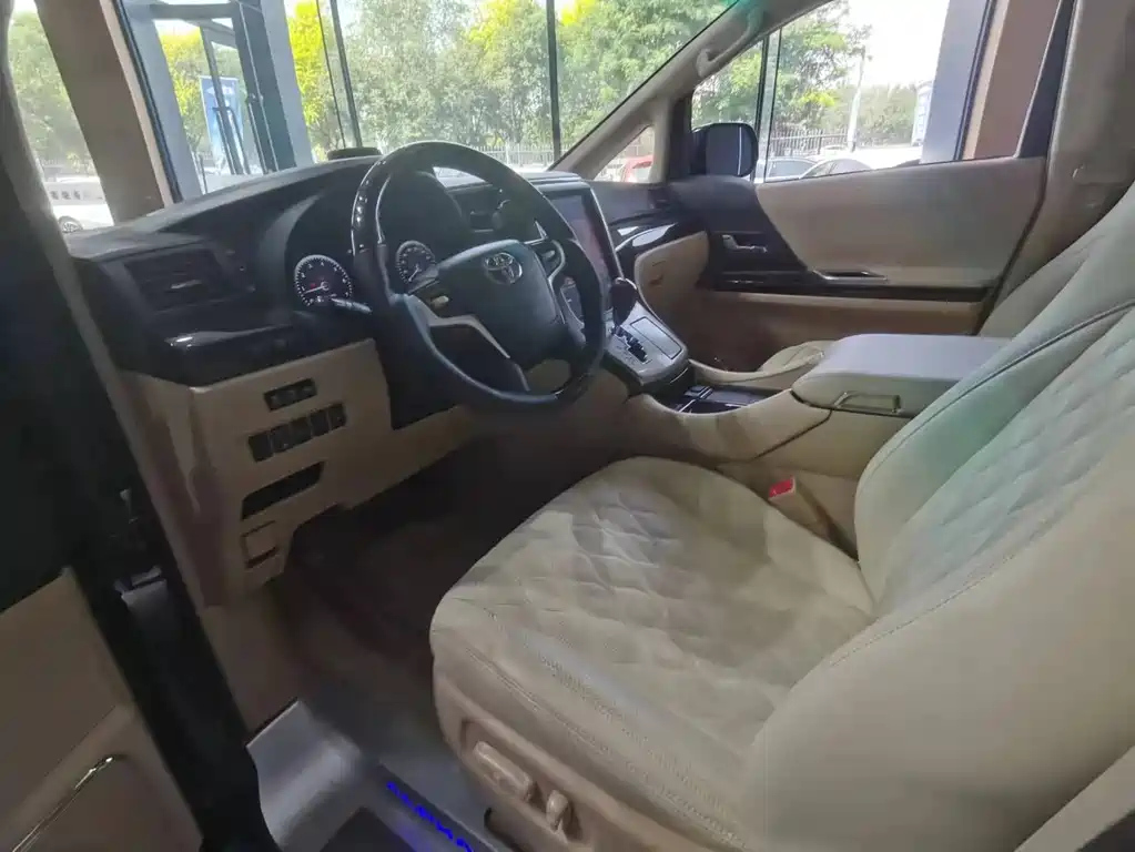 TOYOTA ALPHARD 2013