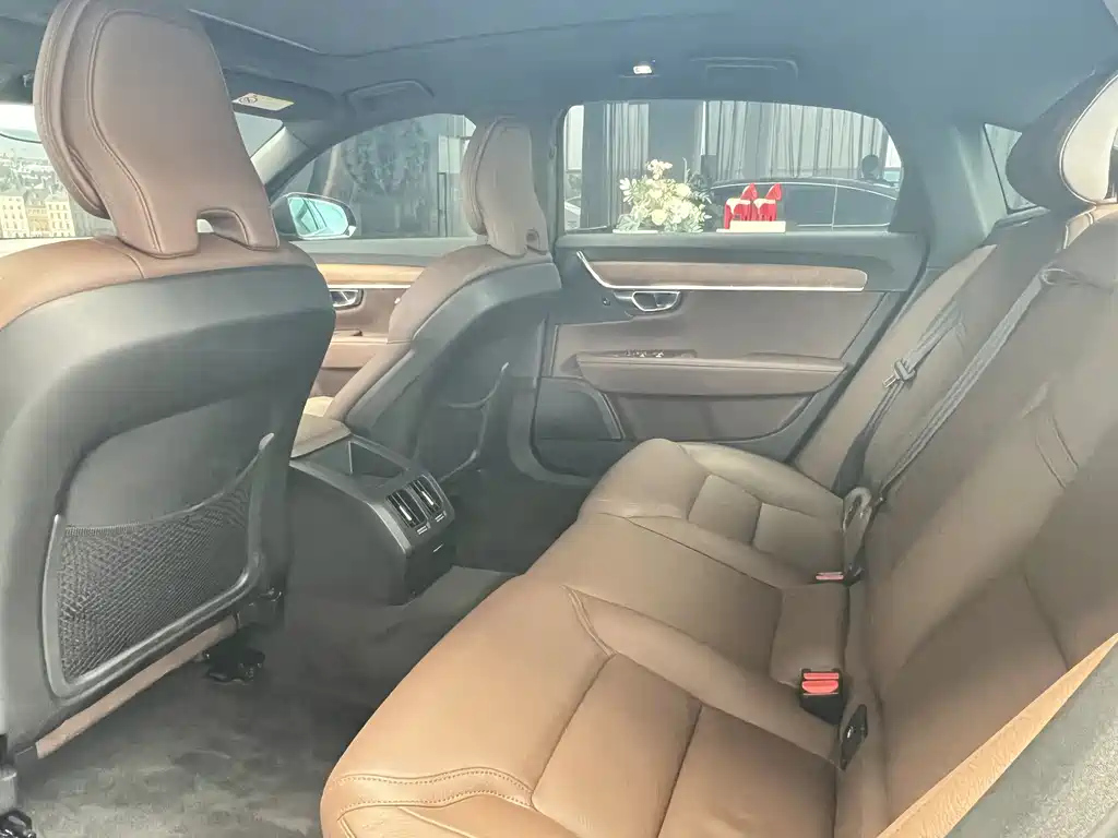VOLVO S90 2022