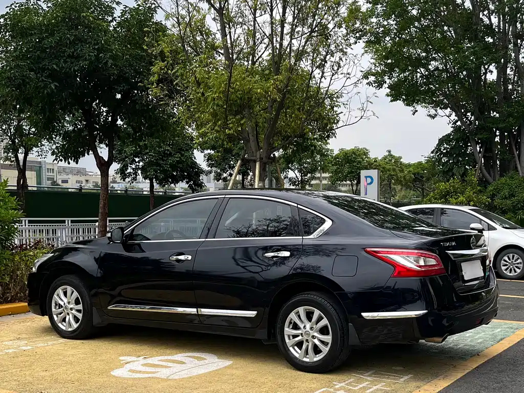 NISSAN TEANA 2015