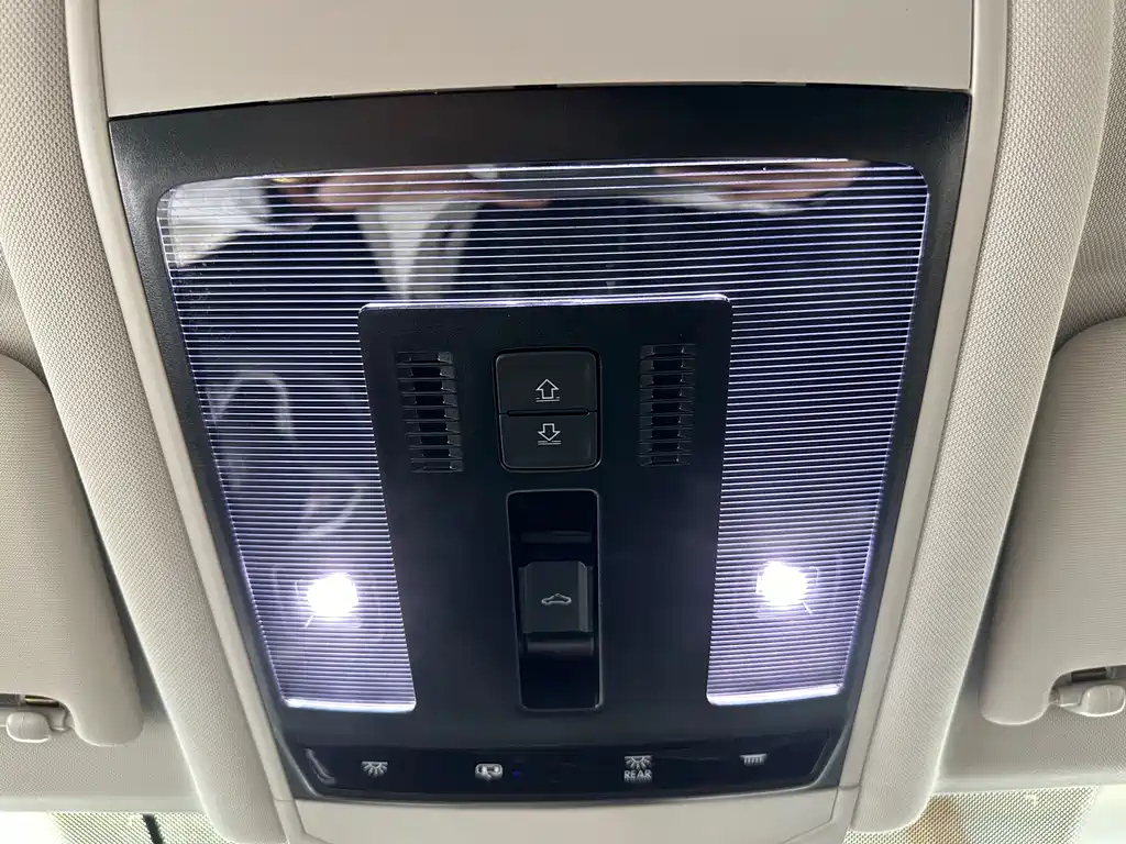 VOLKSWAGEN PASSAT 2023