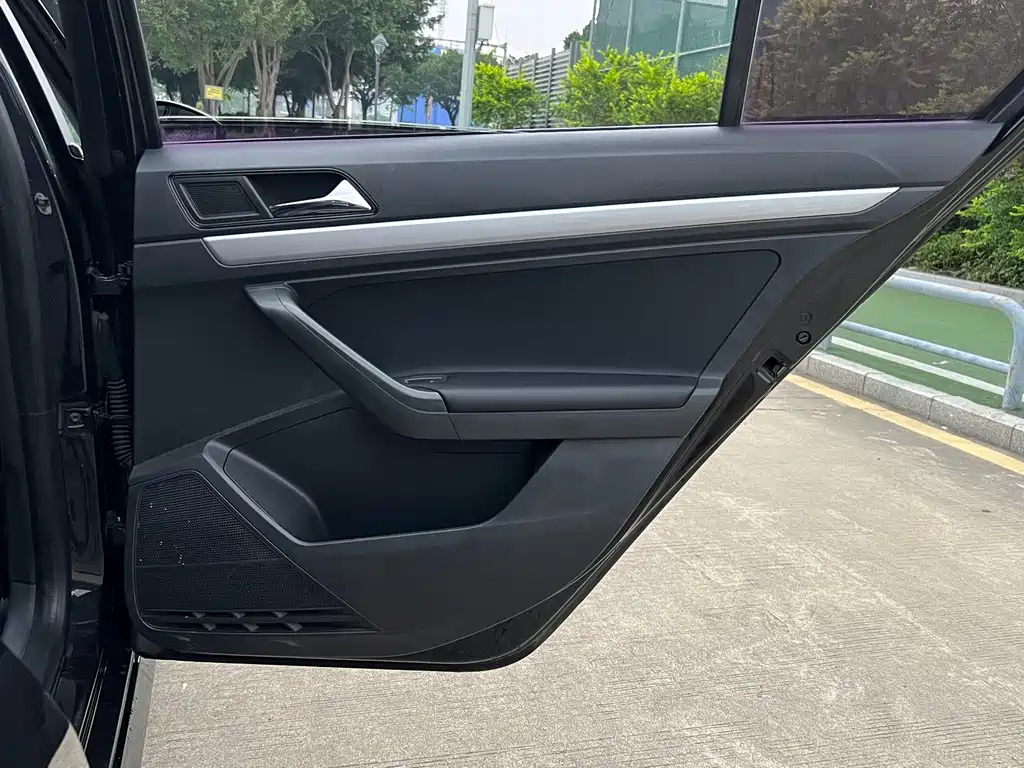VOLKSWAGEN LAVIDA 2016