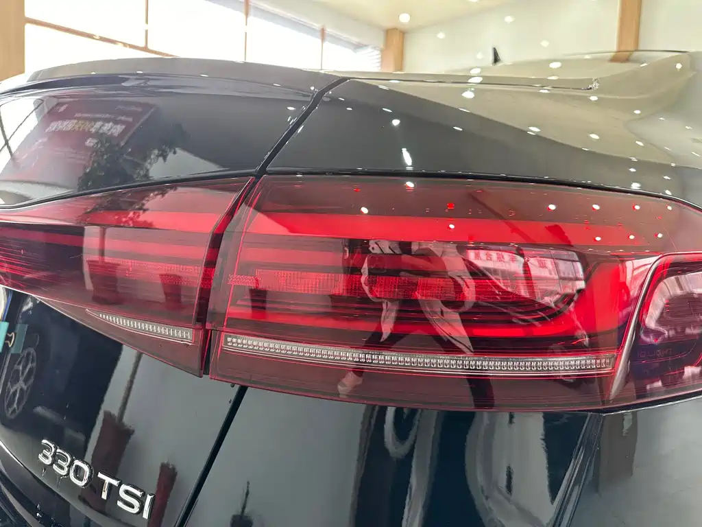 VOLKSWAGEN PASSAT 2023