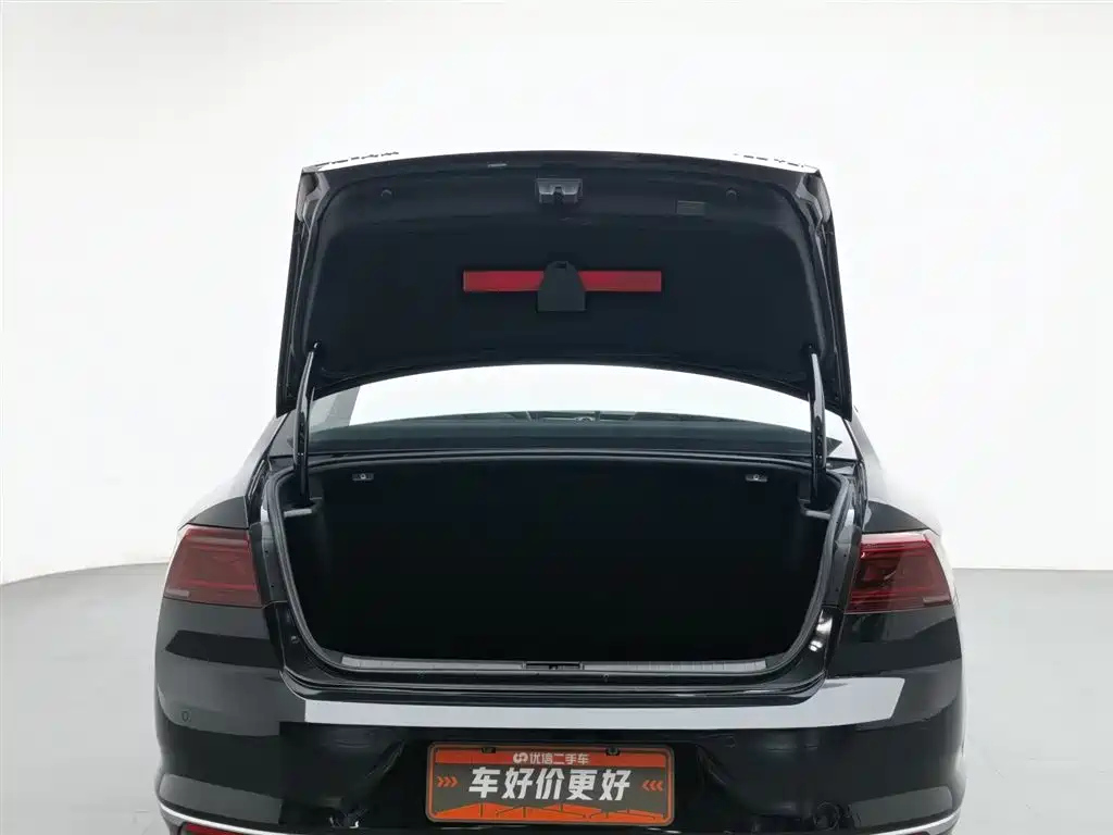 VOLKSWAGEN MAGOTAN 2023