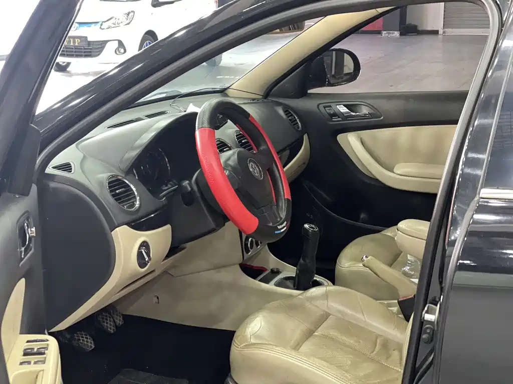 VOLKSWAGEN LAVIDA 2011