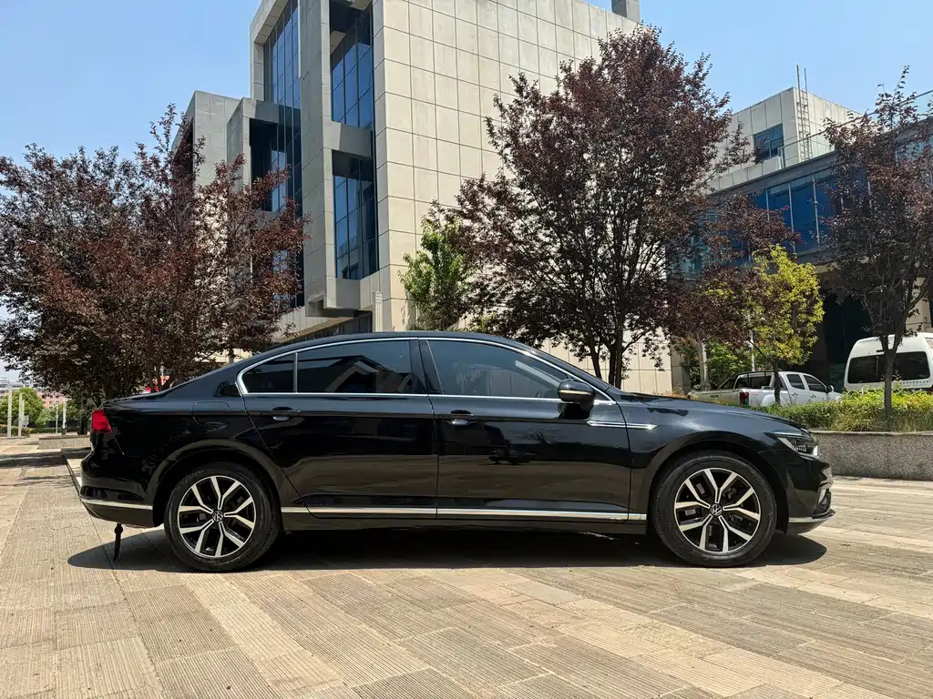 VOLKSWAGEN MAGOTAN 2021