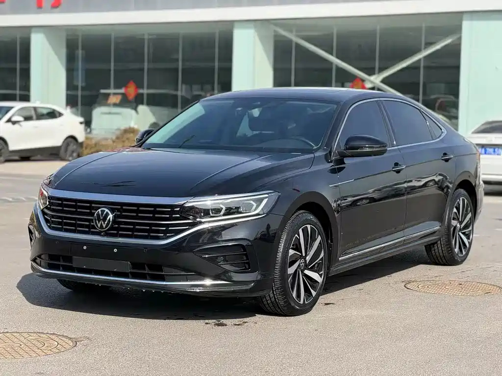 VOLKSWAGEN PASSAT 2023