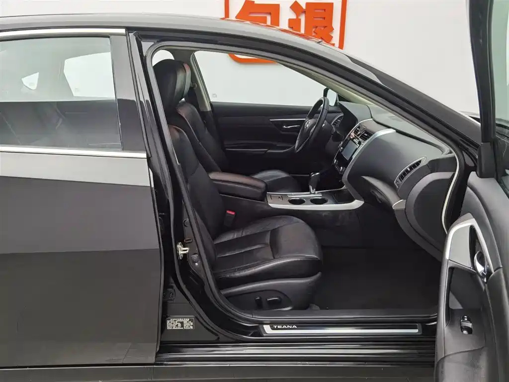 NISSAN TEANA 2018