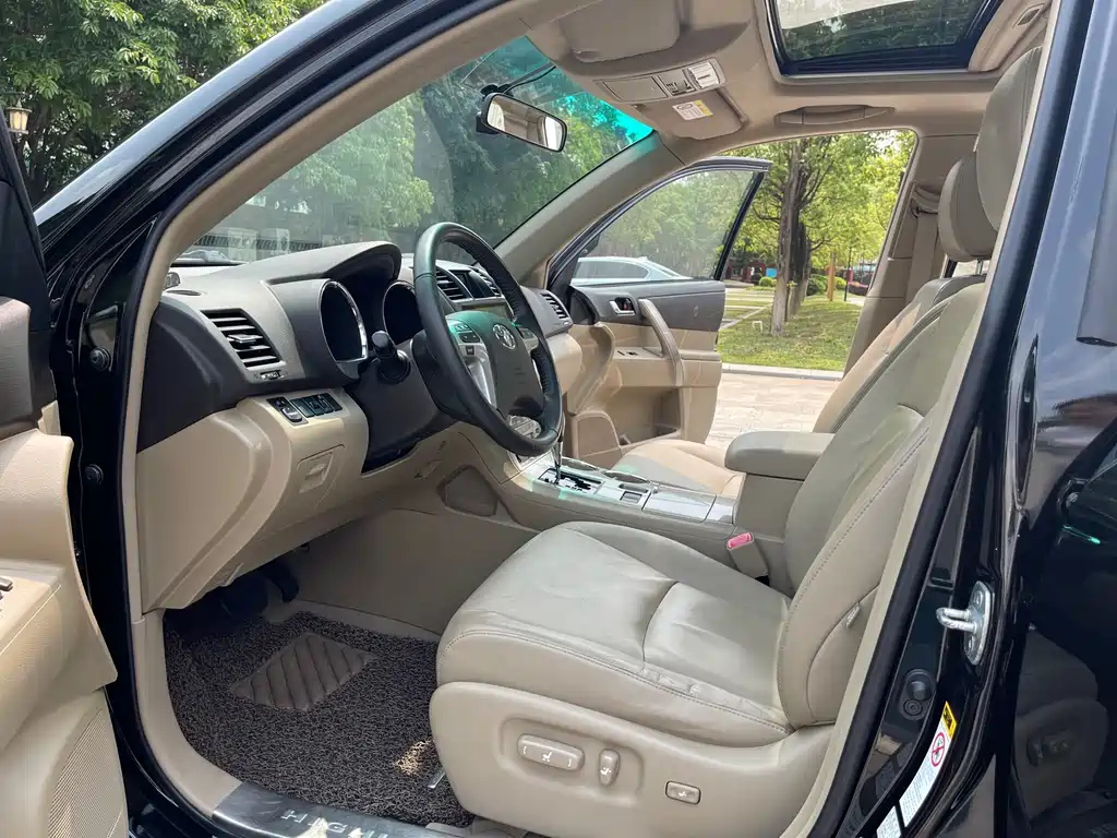 TOYOTA HIGHLANDER 2014