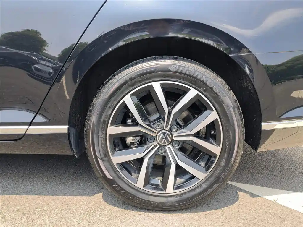 VOLKSWAGEN MAGOTAN 2023
