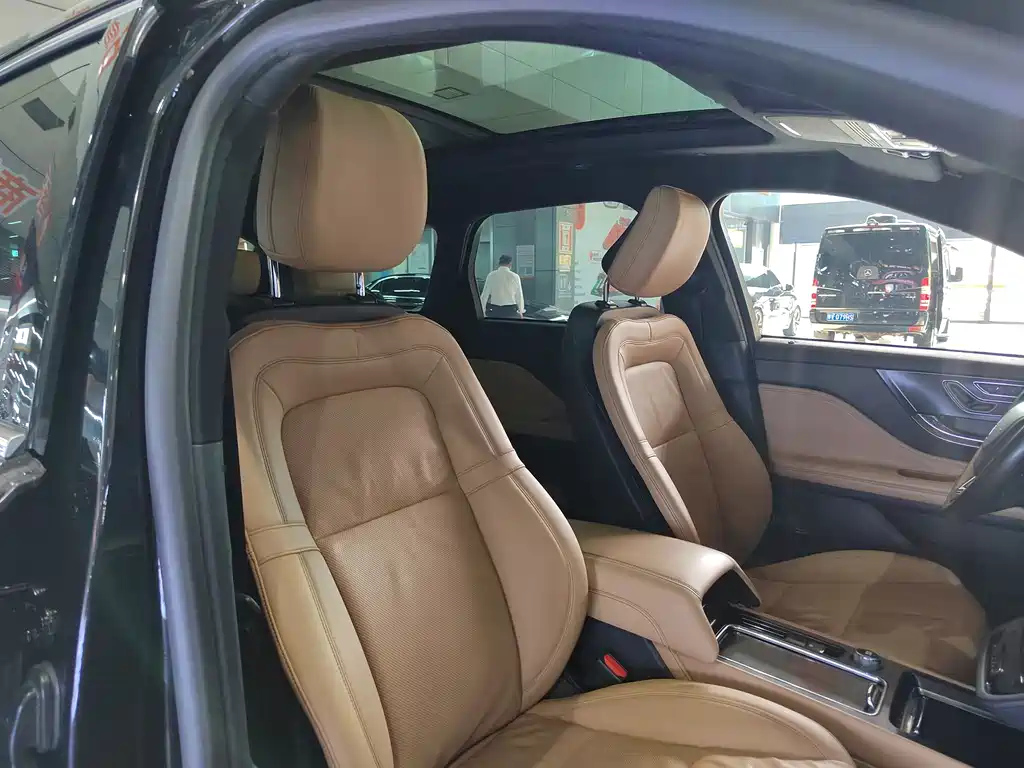 LINCOLN ADVENTURER 2021