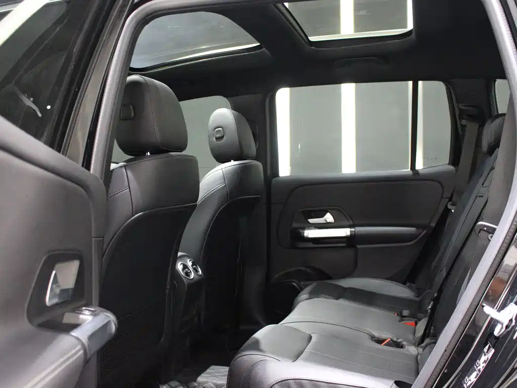 MERCEDES BENZ GLB 2023