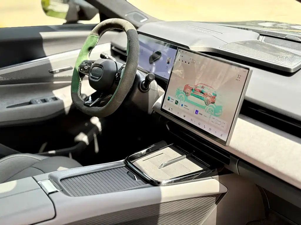 LYNK&CO 08 NEW ENERGY 2023
