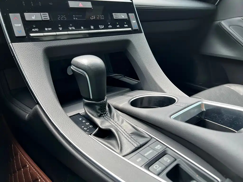 TOYOTA AVALON 2020