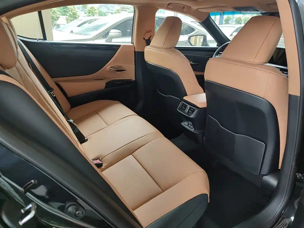 LEXUS ES 2024