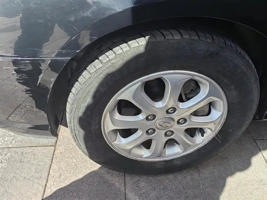 HYUNDAI CELESTA 2011
