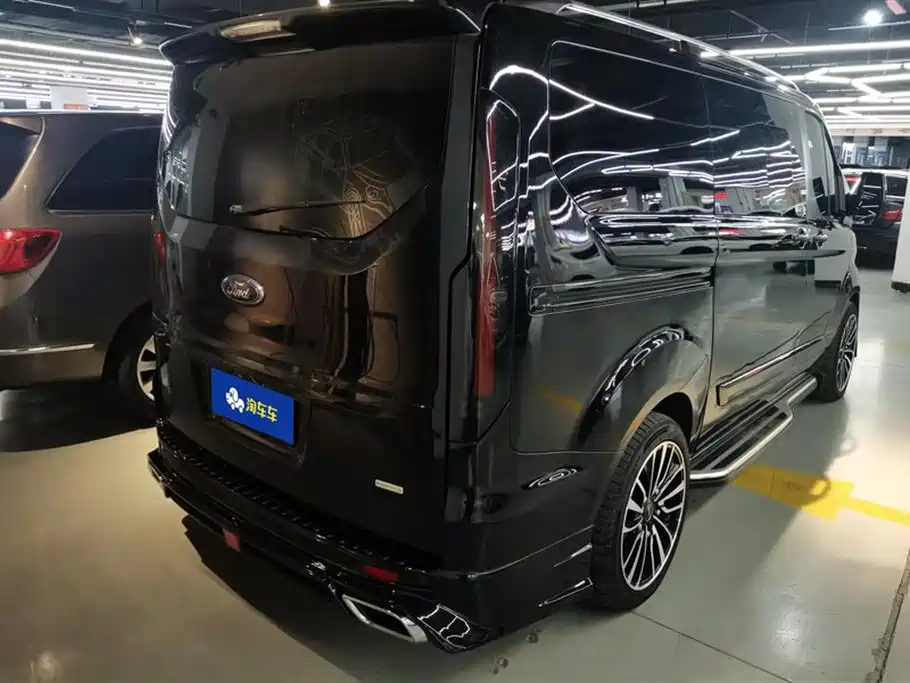FORD TOUREO 2020