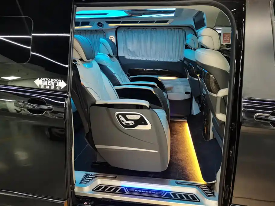 FORD TOUREO 2020