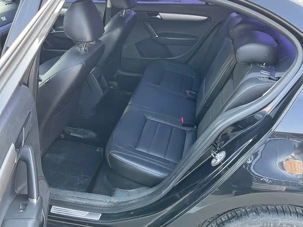 VOLKSWAGEN LAVIDA 2015