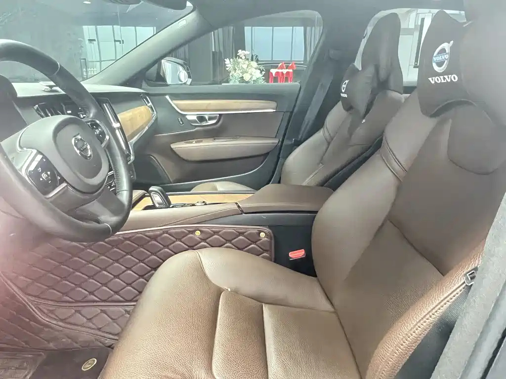 VOLVO S90 2020