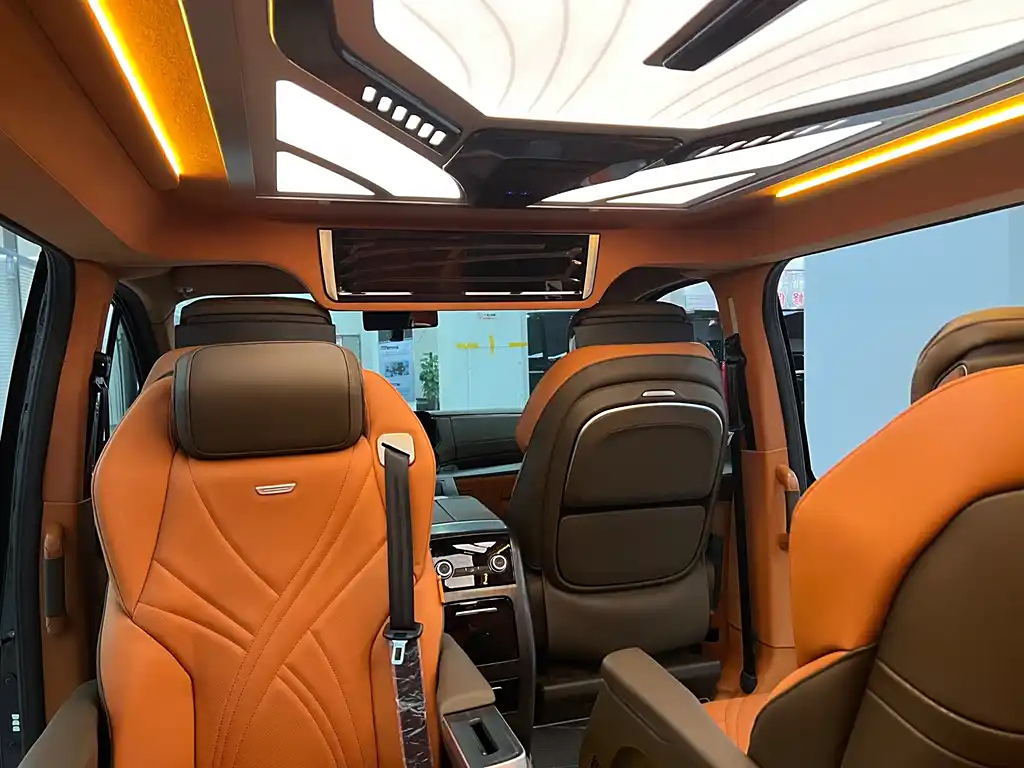 FORD TOUREO 2024