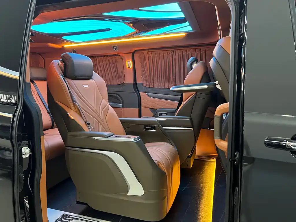 FORD TOUREO 2024