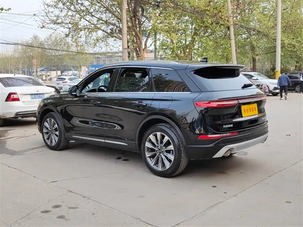 LINCOLN ADVENTURER 2022