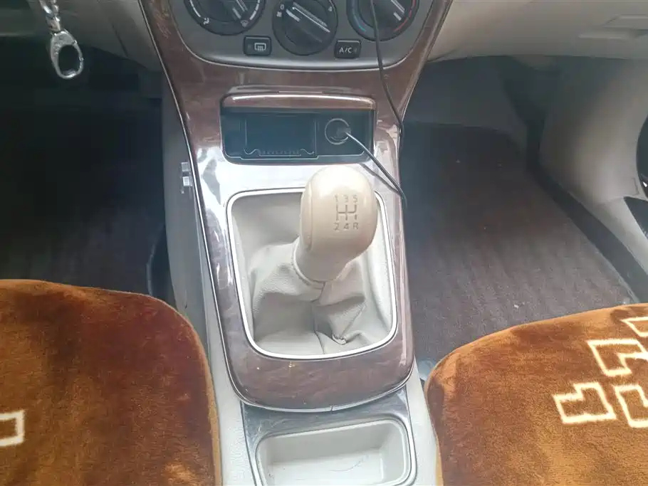 NISSAN SYLPHY 2013
