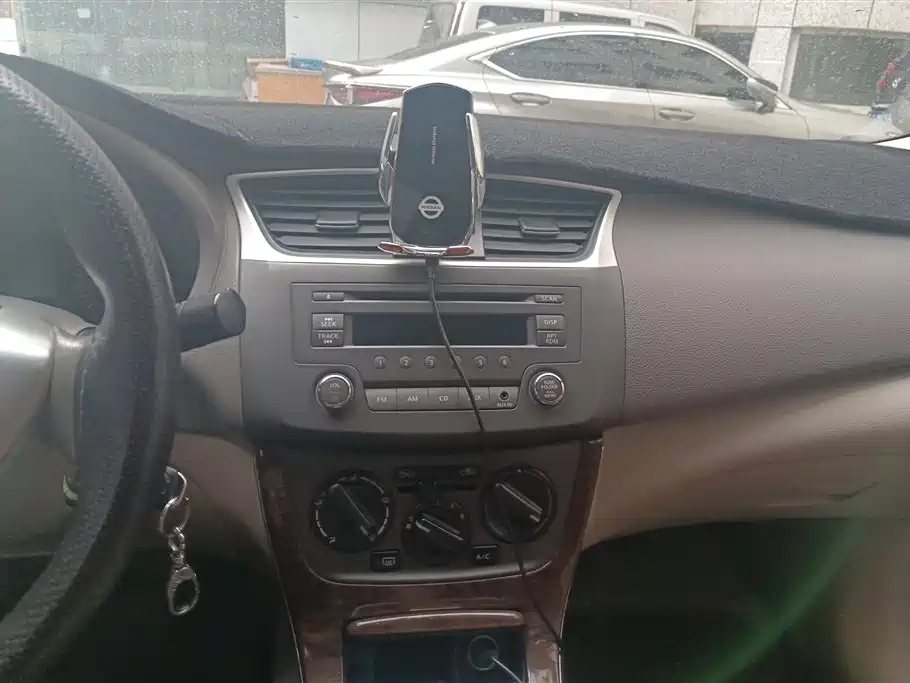 NISSAN SYLPHY 2013