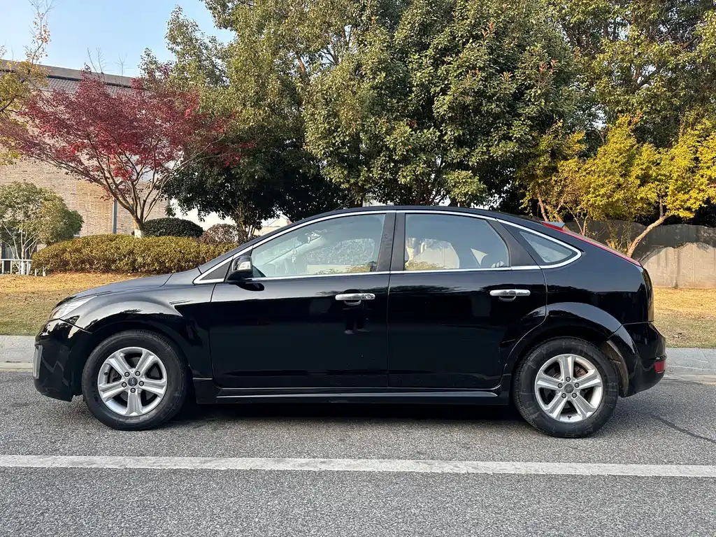 FORD FOCUS 2010