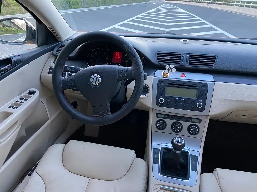 VOLKSWAGEN MAGOTAN 2010