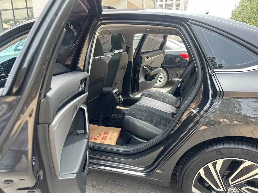 VOLKSWAGEN SAGITAR 2021