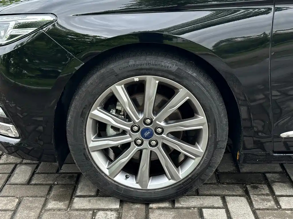 FORD TAURUS 2021