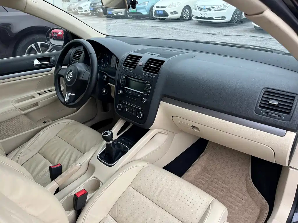 VOLKSWAGEN SAGITAR 2011